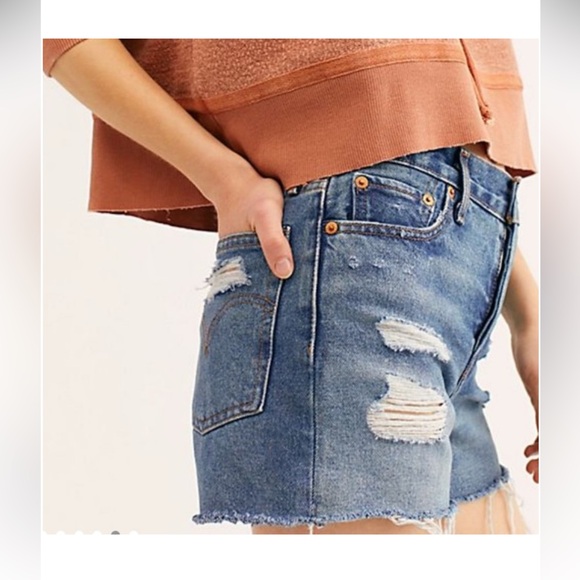 NWT! Levi’s Premium Distressed Wedgie Denim Shorts - Picture 2 of 10